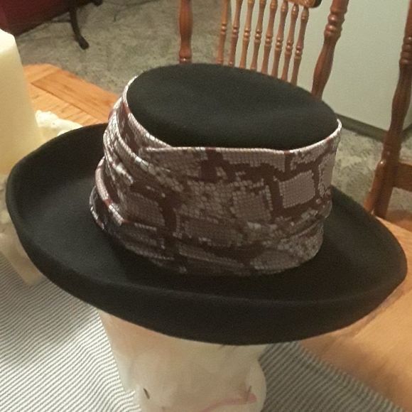 8 for $20 black Hat - Picture 2 of 2